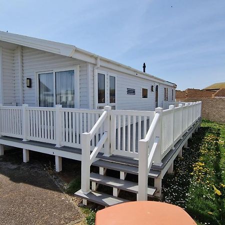 Beach Lodge - 5 Minute Walk To The Sandy Beach Camber Exterior photo